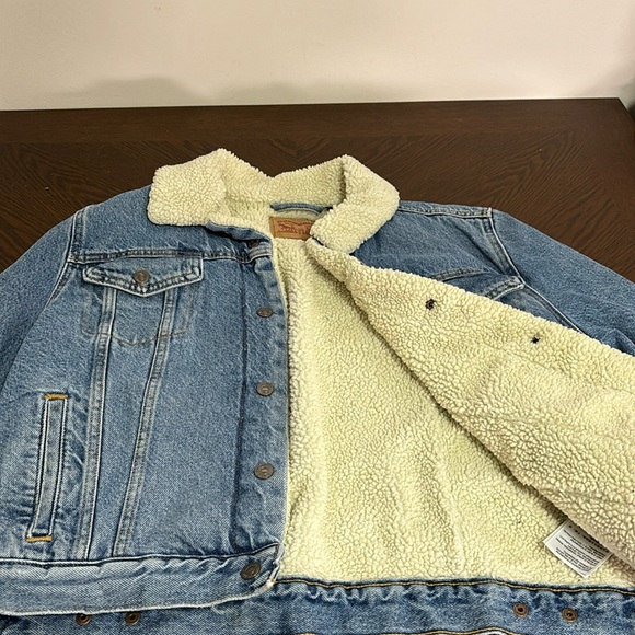 Levi Strauss Ladies Jean Jacket - Picture 1 of 4